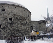 А с утра культурная программа - прогулка по зимнему Таллину.
Башня Толстая Маргарита. Была построена для защиты города от нападения с моря, а еще для того, чтобы производить впечатление на прибывающи