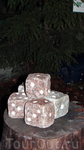 Эти каменные кубики - символ игры в кости "Yatzy" - финское ее название я забыла :), но она там явно популярна. Нам в отеле выдали настольный вариант этой ...