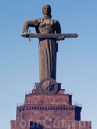 Монумент Мать-Армения в Ереване