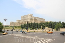 Бухарест. Парламент. одно из самых больших административных зданий мира. 
