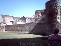сохранившаяся стена монастыря кармелитов