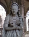 Скульптура молящейся  Марии-Антуанетты .Капелла Людовика святого.