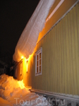 В Порвоо тоже есть проблемы с очисткой крыш от снега =)))