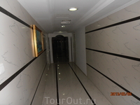 в коридоре 8-го этажа отеля Tulip Inn Royal Suite 