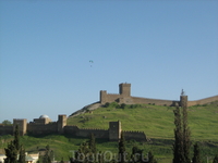 Парапланеристы над Генуэзской крепостью 1.
