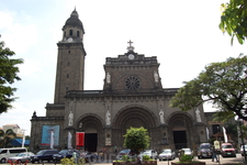 Манильский собор. Чудом сохранившийся во время бомбежек католический храм. 