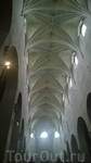 Удивительный потолок! Раньше свод был гораздо ниже, но собор неоднократно расширялся на протяжении всего средневековья.