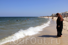 Ливийская женщина на пляже