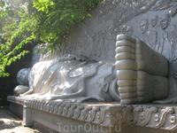 самая большая во Вьетнаме статуя великого Будды Шакьямуни, изображенного в состоянии нирваны