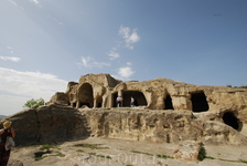 Уплисцихе - пещерный город, один из первых городов на территории Грузии. Возник в конце II — в начале I тысячелетия до н. э. 
На каменных ступенях отпечатались ступни ног. Это сколько же нужно было ра