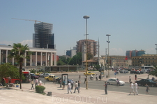 Тирана. На улицах города