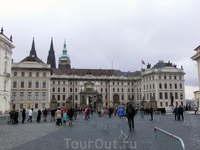 Вид на Первый двор с Градчанской площади
