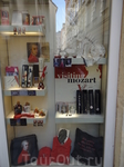 Австрия, Вена. Магазин с сувенирами с изображением Моцарта.