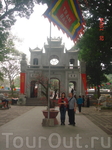 Внутренний дворик Храма Куан Тхань