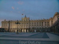 Королевский дворец на закате