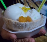 а вот и оно - кокосовое тайское мороженное в кокосе)