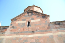 Монастырь Хор Вирап Этот крепостной монастырь является местом паломничества, одно из самых почитаемых мест Армении, священное для Армянской Апостольской Церкви. Монастырь был воздвигнут в период с VI 