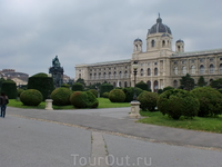 Вена-начало прогулки-площадь Марии Терезии.
