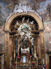 Главный алтарь церкви, построенный в 1760 году в стиле классического барокко по проекту архитектора Miguel Fernández. В центре - изображение святого Антония ...