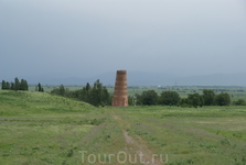 Башня Бурана находится в 10 км к югу от Токмака. Считается, что башня являлась частью минарета, и прежде была выше, чем в настоящее время... у киргизов ...