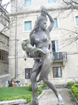 Сан-Марино парк с статуими современых скульптуров