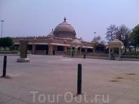 Дели. Храмовый комплекс Чаттарпур Мандир.