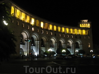 Площадь Республики ночью