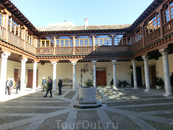 Palacio de Pimentel - дворец, который занимает огромное место в истории города и всей Испании. Здесь в 1527 году родился наследник императора Карлоса I ...