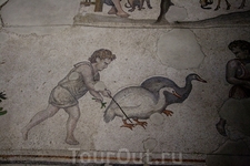 Угрюмый мальчик с гусём из музея мозаик