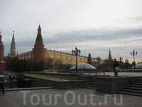 Московский Кремль — древнейшая часть Москвы, главный общественно-политический, духовно-религиозный и историко-художественный комплекс столицы, официальная резиденция Президента Российской Федерации.