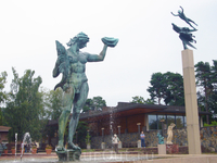 Посейдон (оригинал семиметровая цетральная фигура фонтана в Гетеборге) и "Летящий пегас и Поэт"