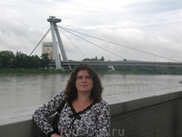 Новый мост пересекает Дунай в Братиславе. Башня входит во всемирную федерацию высотных башен и занимает там 26 место. Наверху ресторан в виде летающей ...