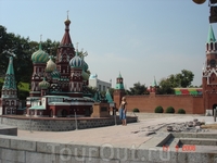 Собор Василия Блаженного и Кремль в пекинском Парке мира.