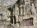 Знаменитая стена Хачкаров (Крест-камней) на территории монастыря Гегард. Излюбленное место фотографий на память:)