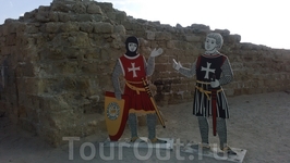 фигурки рыцарей на территории цитадели крестоносцев в крепости Арсуф