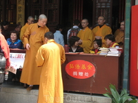 Служители Будды