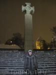 На площади свободы. Вместо памятника советскому солдату теперь установлен крест