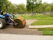 В одном из Королевских парков стелили рулонную траву. Еще один миф об английских газонах, которые нужно стричь 300 лет, развеян.