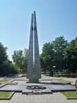 Памятник погибшим солдатам в Братском саду