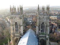 Вид со смотровой площадки Йоркского кафедрального собора на город.