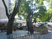 Памятник любимице Одессы звезде немого кино Вере Холодной.