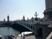 У моста Александра III есть «брат-близнец» в Петербурге — спроектированный французами Троицкий мост через Неву.
