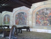Старинные пушки и сюжеты из истории Женевы в мозаиках