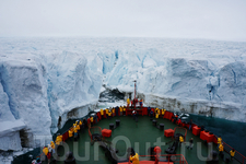 Завораживающие виды Арктики собирают всех путешественников на открытой палубе "50 лет Победы".