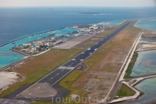 Остров-аэропорт, взлетно-посадочная полоса.