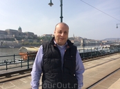 Простой будапештский дяденька, попросил сфотографировать его)