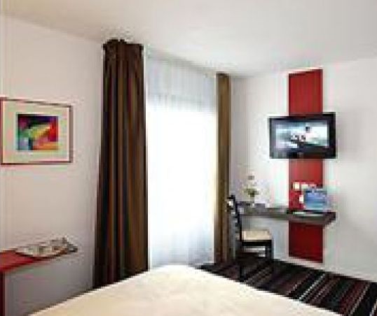 All Seasons Hotel Segre