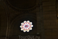 Базилика Сакре-Кер на Монмартре
(Sacre-Coeur de Monmartre Basilique)Базилика Сакре-Кер, венчающая Монмартрский холм, — один из самых известных символов ...