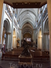 В главном нефе базилики Святого Мартина, который датируется 1220годом,  с западной его стороны - бронзовая статуя Святой Елены — подарок кардинала Франца ...