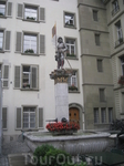 Эти фонтаны в Берне везде. И вообще везде в Швейцарии фонтаны. Говорят из всех них можно пить. Гид регулярно пил во всех городах. Я попробывала. Нормально ...